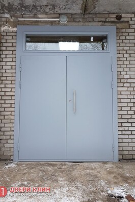Двухстворчатая подъездная дверь с нитроэмалью и стеклом