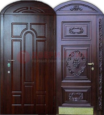 Стильная железная арочная дверь с декоративным элементом ДА-24 в Куровском