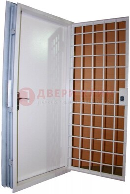 Белая стальная бронированная дверь с нитроэмалью ДБ-7 в Куровском