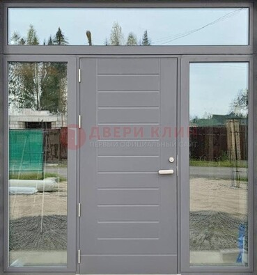 Серая стальная дверь с панелью МДФ и стеклянными фрамугами ДФГ-28 в Куровском