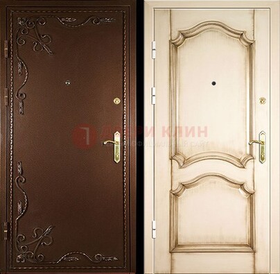 Квартирная коричневая стальная дверь с ковкой ДК-1 в Куровском