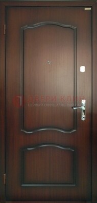 Коричневая стальная дверь с МДФ ДМ-138 для квартиры в Куровском