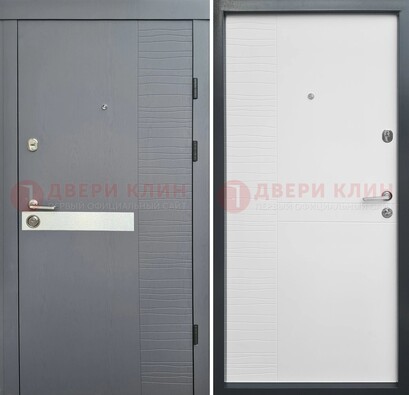 Серая металлическая дверь с белой резной МДФ панелью ДМ-215 в Куровском