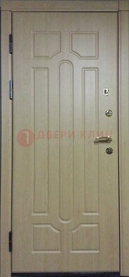 Светлая железная дверь с МДФ ДМ-21 в дом в Куровском