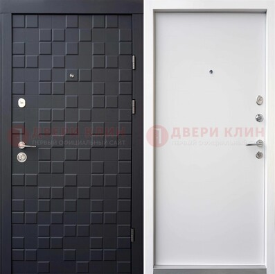 Темная входная дверь с белой МДФ внутри ДМ-222 в Куровском