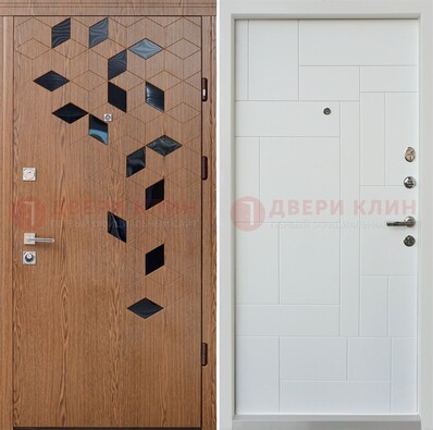Коричневая металлическая дверь МДФ внутри белого цвета ДМ-256 в Куровском