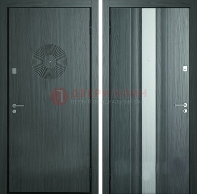 Темная железная дверь с МДФ и декоративной вставкой ДМ-25 в Куровском