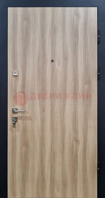 Светлая металлическая дверь с МДФ ДМ-340 в Гатчине