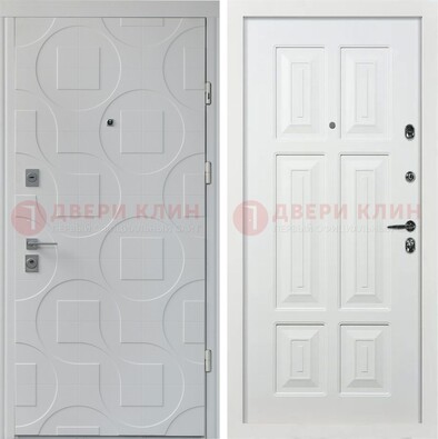 Белая стальная дверь в квартиру с панелями МДФ ДМ-494 в Куровском