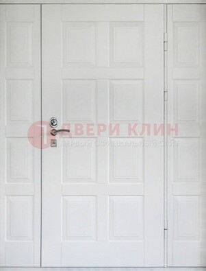 Белая входная дверь для коттеджа с МДФ ДМ-536 в Куровском