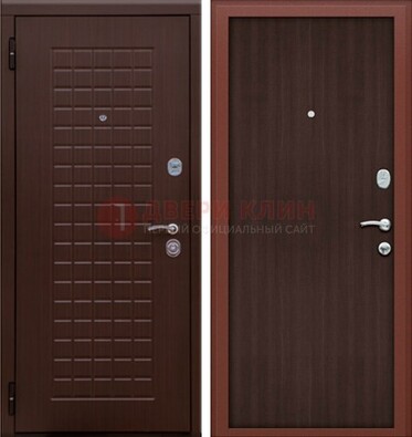 Коричневая металлическая дверь с МДФ ДМ-78 в квартиру в Куровском