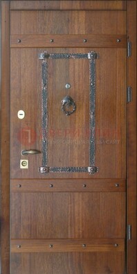 Темная стальная дверь с массивом дуба с ковкой ДМД-37 в Куровском