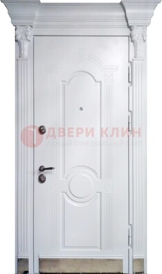 Белая металлическая дверь с массивом дуба для дома ДМД-59 в Пензе