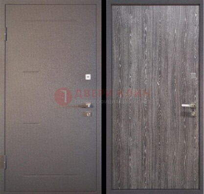 Серая металлическая дверь с порошковым напылением ДП-148 в Куровском