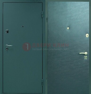 Зеленая стальная дверь с порошковым покрытием ДП-93 в Куровском