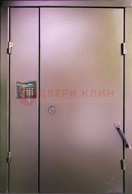 Коричневая стальная дверь в подъезд ДПД-1 в Куровском