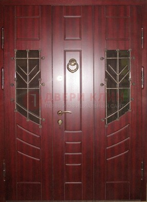 Парадная дверь со вставками из стекла и ковки ДПР-34 в загородный дом 