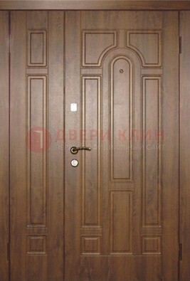 Двухстворчатая коричневая парадная дверь ДПР-48 в Куровском