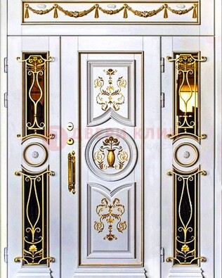 Белая стальная парадная дверь с золотыми элементами ДПР-80 в Куровском