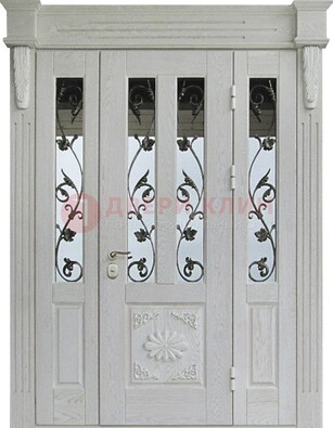 Входная парадная дверь со стеклом и ковкой в белом цвете ДПР-93 в Куровском