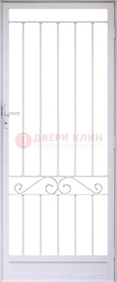 Белая стальная решетчатая дверь с волютами ДР-30 в Куровском