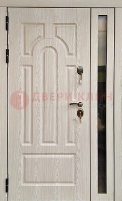 Белая металлическая дверь со стеклом ДС-68 в Куровском
