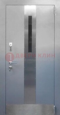 Серая металлическая дверь со стеклом ДС-74 в Куровском