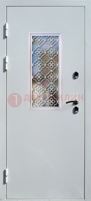 Серая металлическая дверь со стеклом и ковкой ДС-75 в Куровском