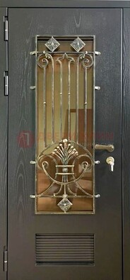 Одностворчатая железная дверь со стеклом и ковкой для дома ДСК-101 в Куровском