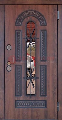 Железная дверь со стеклом и ковкой и узором ДСК-150 в Куровском