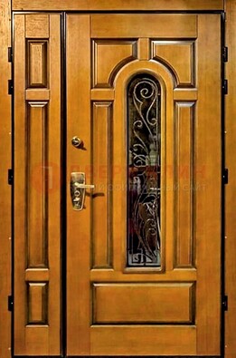 Распашная металлическая дверь со стеклом и ковкой для дома ДСК-152 в Куровском
