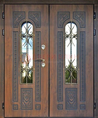 Двухстворчатая стальная дверь со стеклом и ковкой для дома ДСК-153 в Куровском