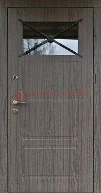 Уличная дверь со стеклом и ковкой вверху ДСК-190 в Куровском