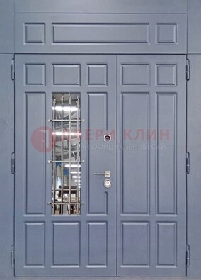 Серая двухстворчатая дверь Винорит со стеклом и ковкой ДСК-234 RAL 7024 в Куровском