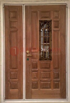 Стальная дверь со стеклом и ковкой ДСК-68 в общественное здание в Куровском