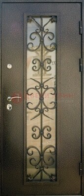 Входная дверь Дверь со стеклом и ковкой черного цвета ДСК-76 для веранды в Куровском
