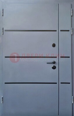 Серая металлическая тамбурная дверь с молдингами ДТМ-42 в Уфе