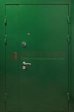 Зеленая распашная тамбурная дверь Порошок ДТМ-47 в Куровском