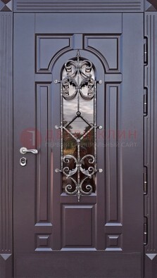 Темная уличная дверь с виноритом и стеклом с ковкой ДВТ-164 в Ногинске