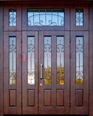 Коричневая парадная дверь с виноритом и ковкой ДВТ-168 в Куровском