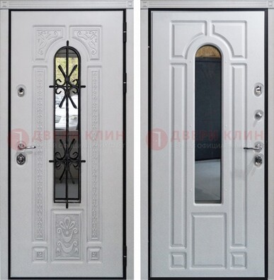 Белая стальная дверь с виноритом и ковкой снаружи ДВТ-197 в Твери