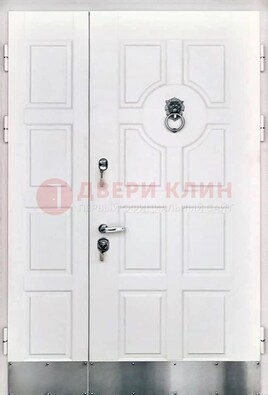 Белая входная дверь с виноритом ДВТ-246 в Куровском
