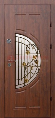 Стальная коричневая дверь с виноритом и ковкой ДВТ-82 в Куровском
